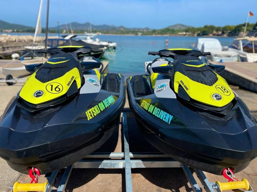 Motos de Jetski On Delivery en el puerto