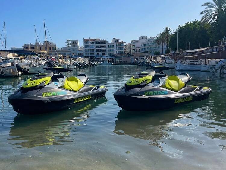 2 Motos de Jetski On Delivery en el puerto